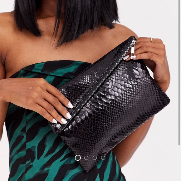 ASOS design asymmetrical snake clutch - Picture 2 of 7